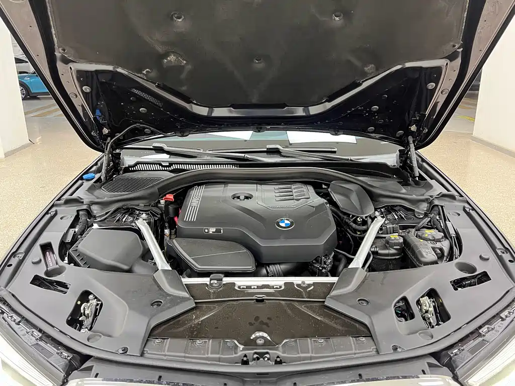 BMW 5 Series — миниатюра 24