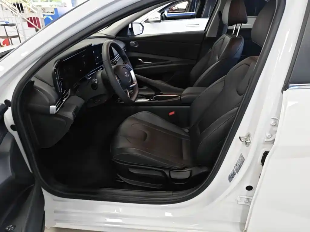 Hyundai Elantra — миниатюра 15