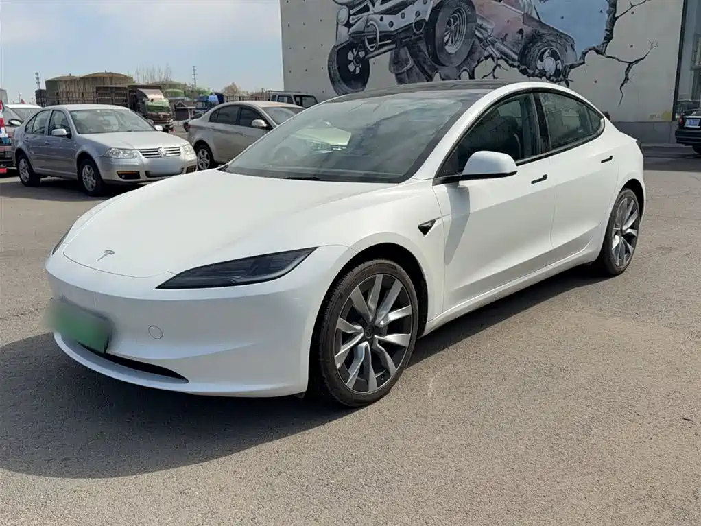 Tesla Model 3 2024