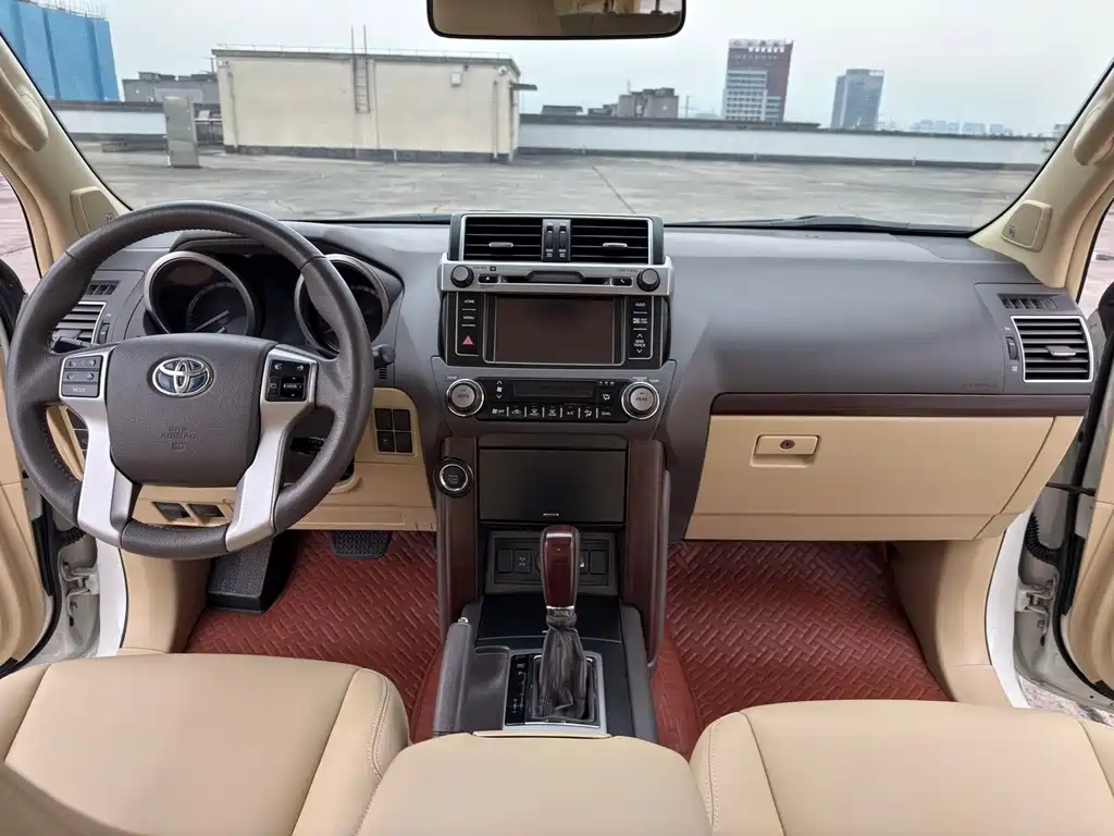 TOYOTA PRADO