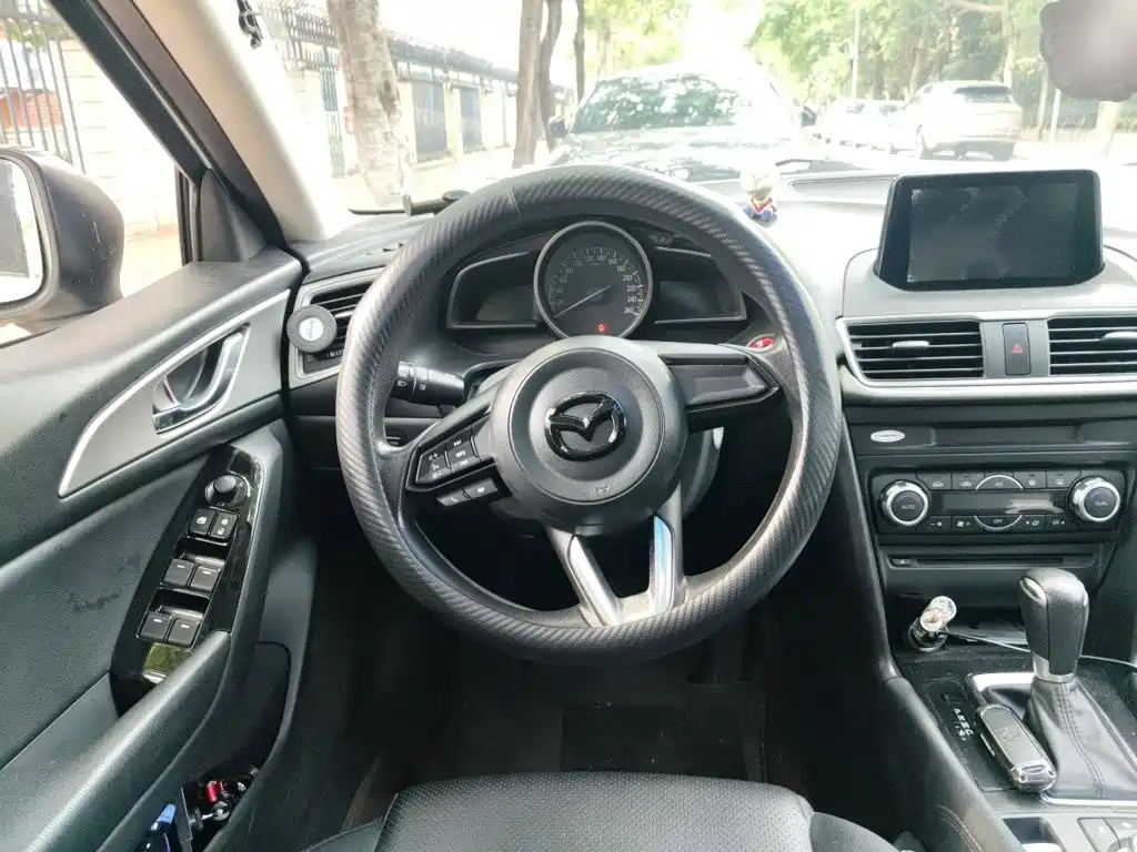 Mazda 3 Axela — миниатюра 11
