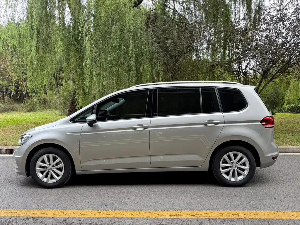 Volkswagen Touran — миниатюра 3