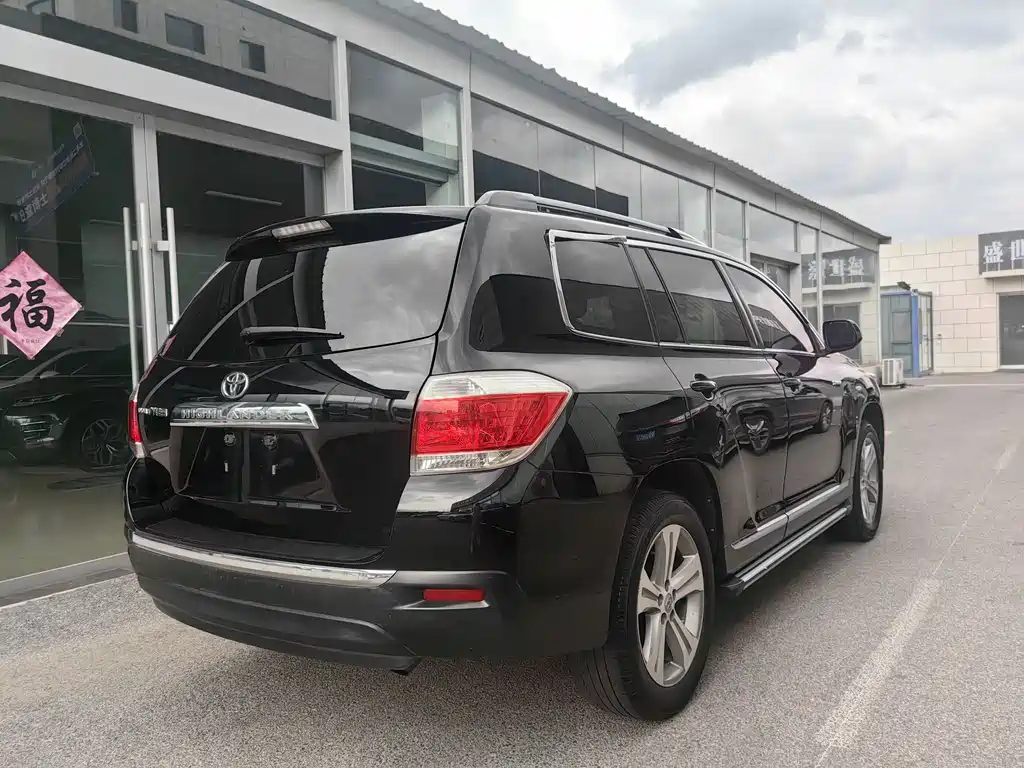 Toyota Highlander 2012 2.7L 7 мест Luxury
