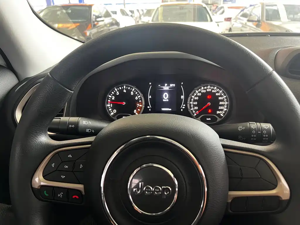 Jeep Renegade — миниатюра 5
