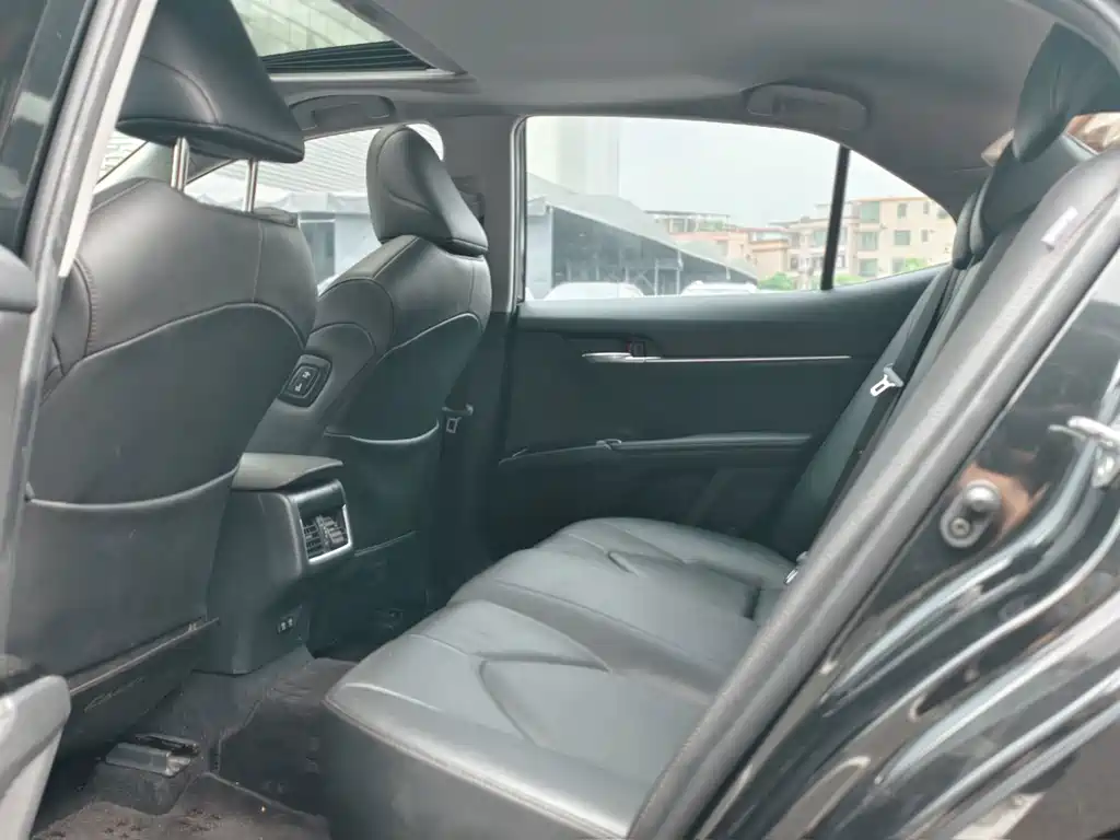 Toyota Camry — миниатюра 19