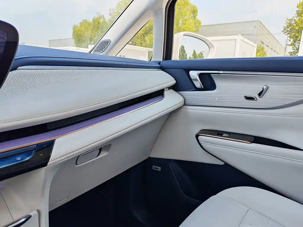 Buick GL8 Hybrid — миниатюра 13
