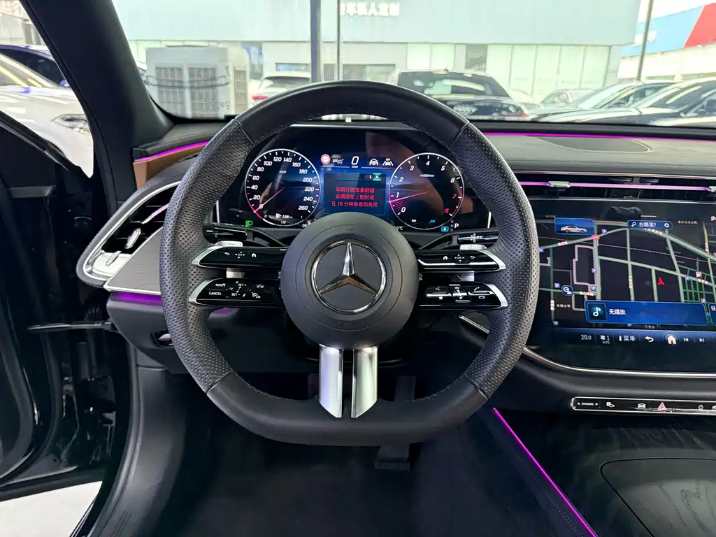 Mercedes-Benz E-Class — миниатюра 14