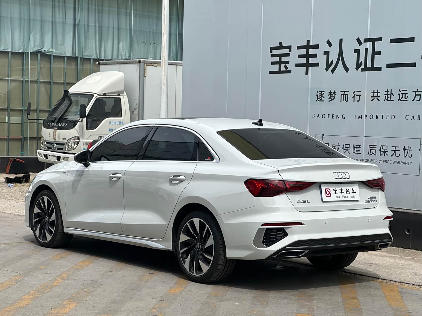 Audi A3 1.4 л 2024 г. Белый, пробег 18000 км