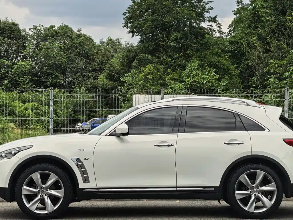 Infiniti QX70 2013 3.7L Standard