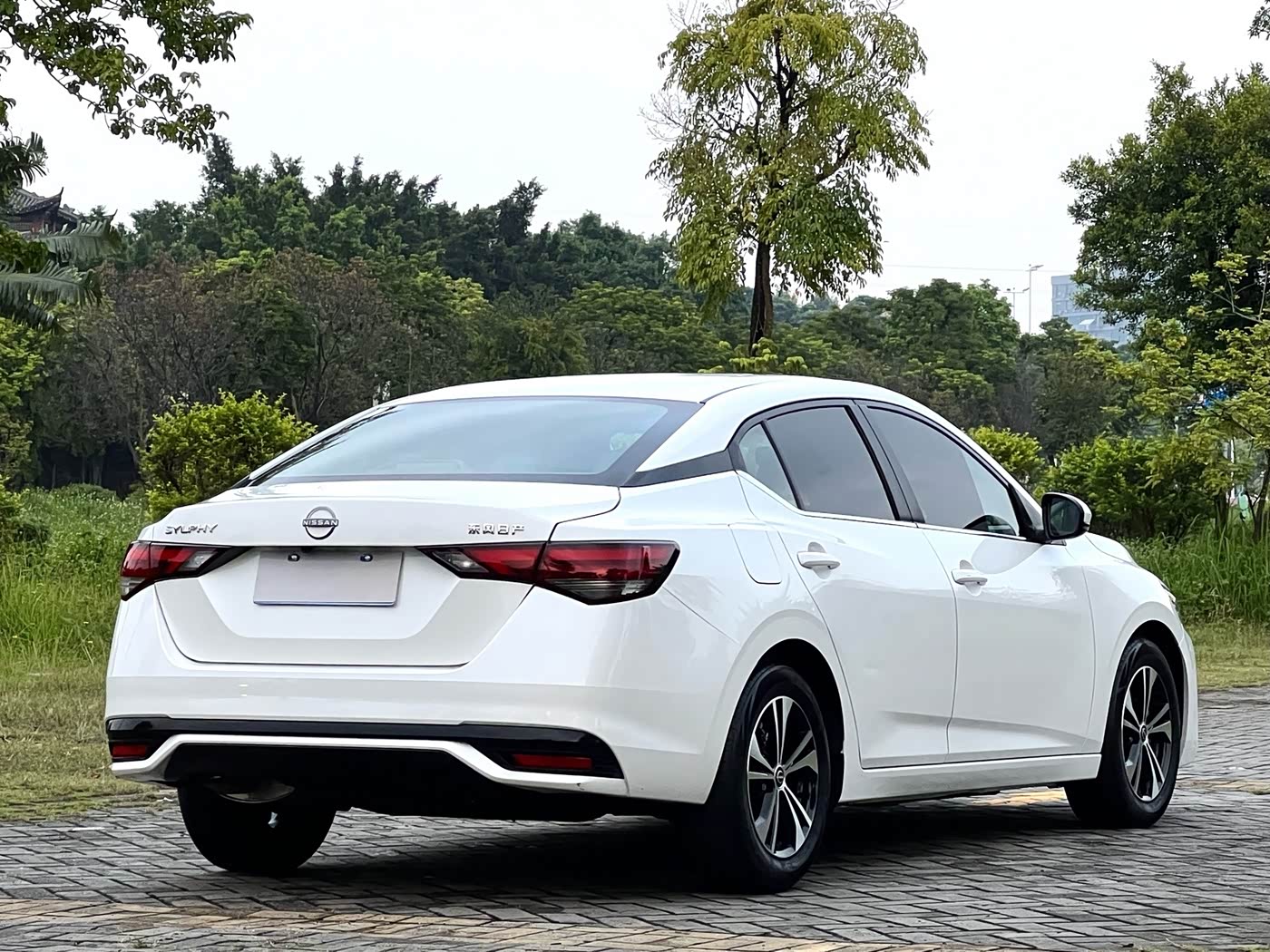 Nissan Sylphy 1.6 л 2024 г. Белый, пробег 40000 км