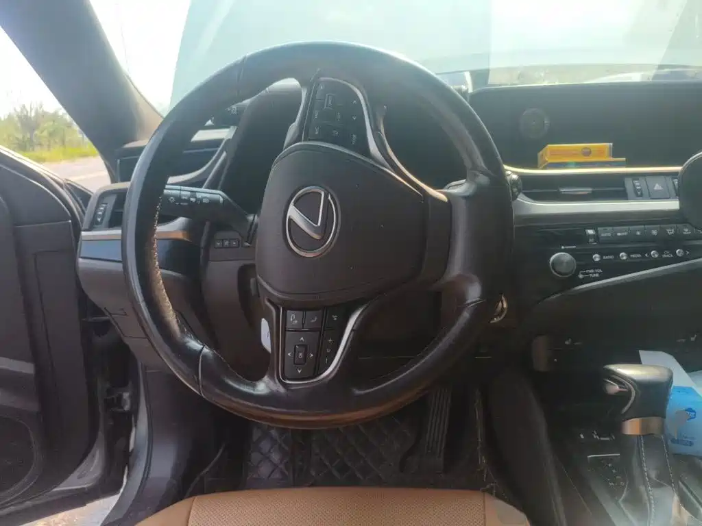 Lexus ES — миниатюра 7