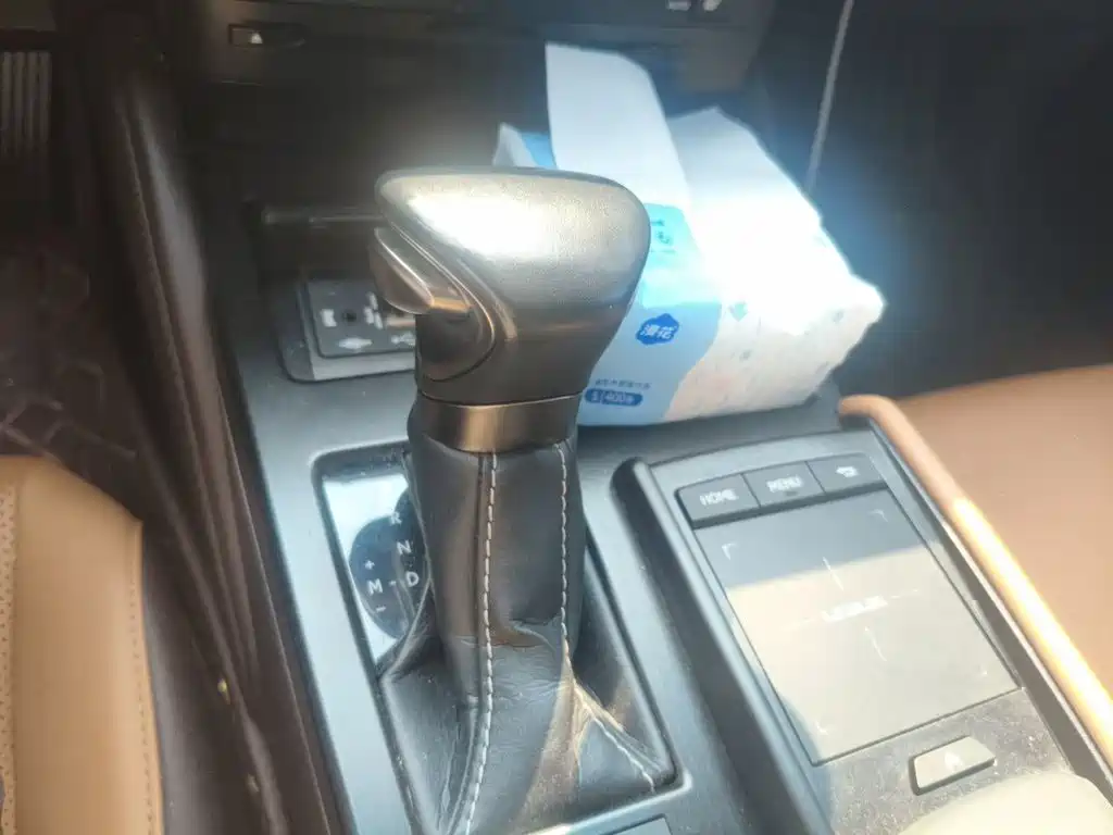 Lexus ES — миниатюра 11
