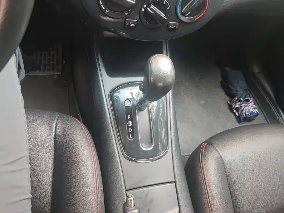 Nissan Tiida — миниатюра 16