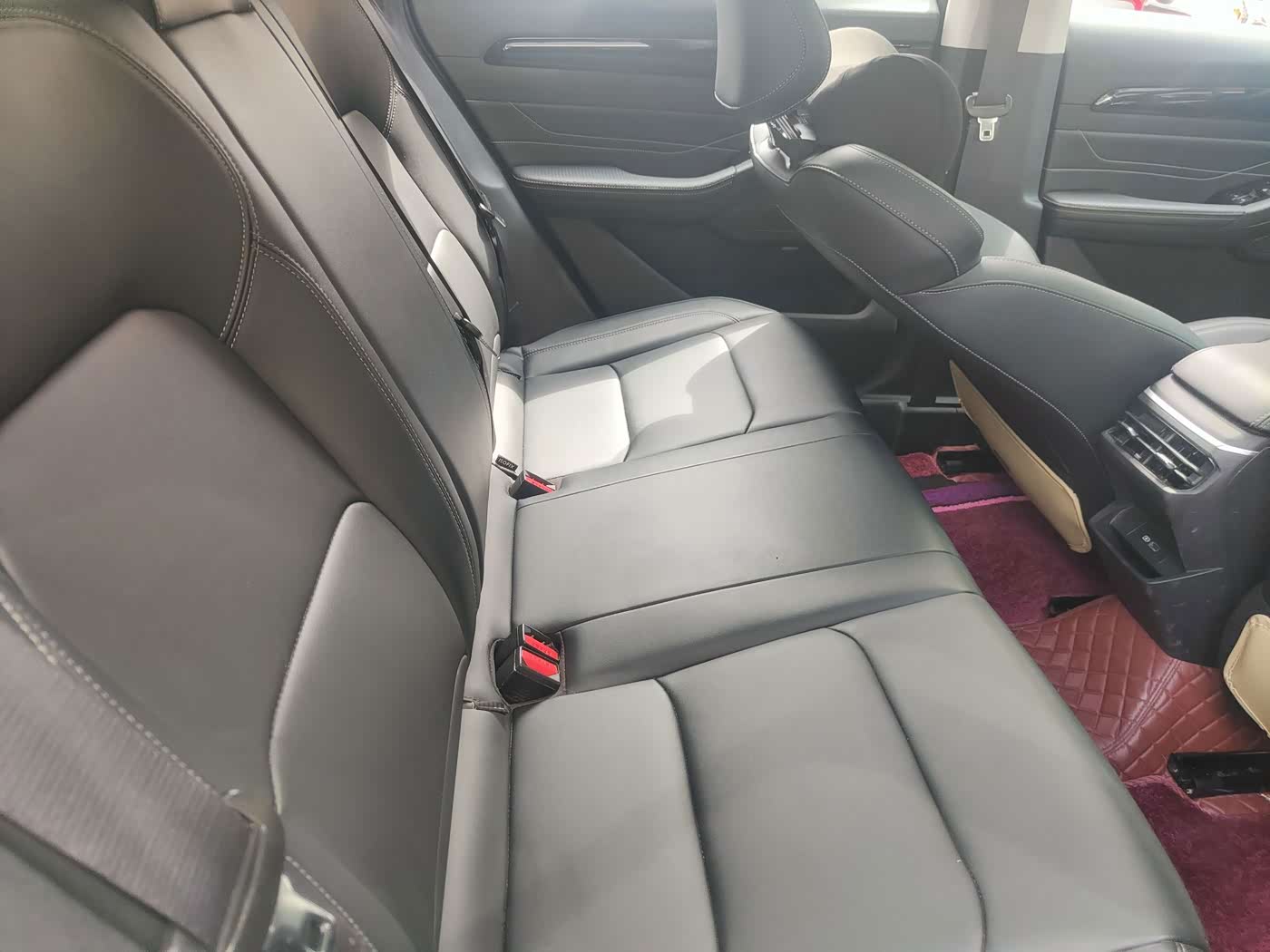 Geely Emgrand 1.5 л 2025 г. Серебристо-серый, пробег 18000 км