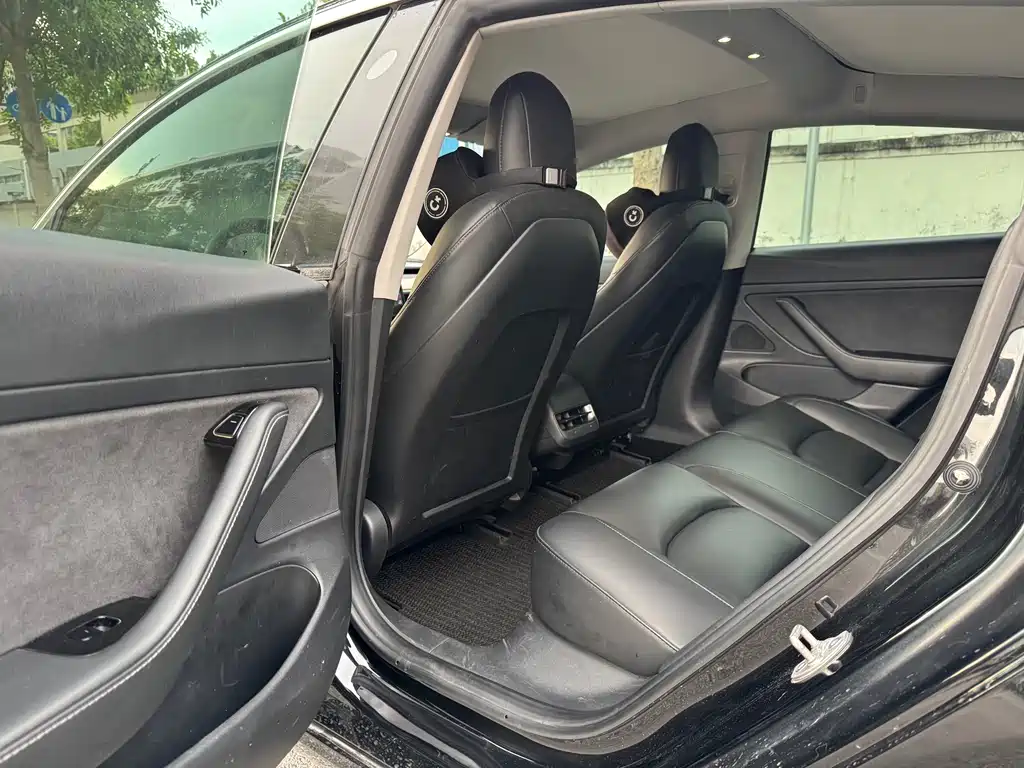 Tesla Model 3 — миниатюра 8