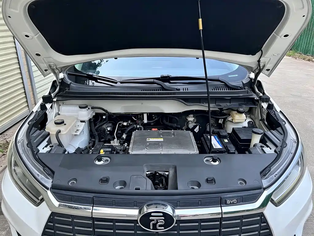 BYD Yuan EV — миниатюра 8