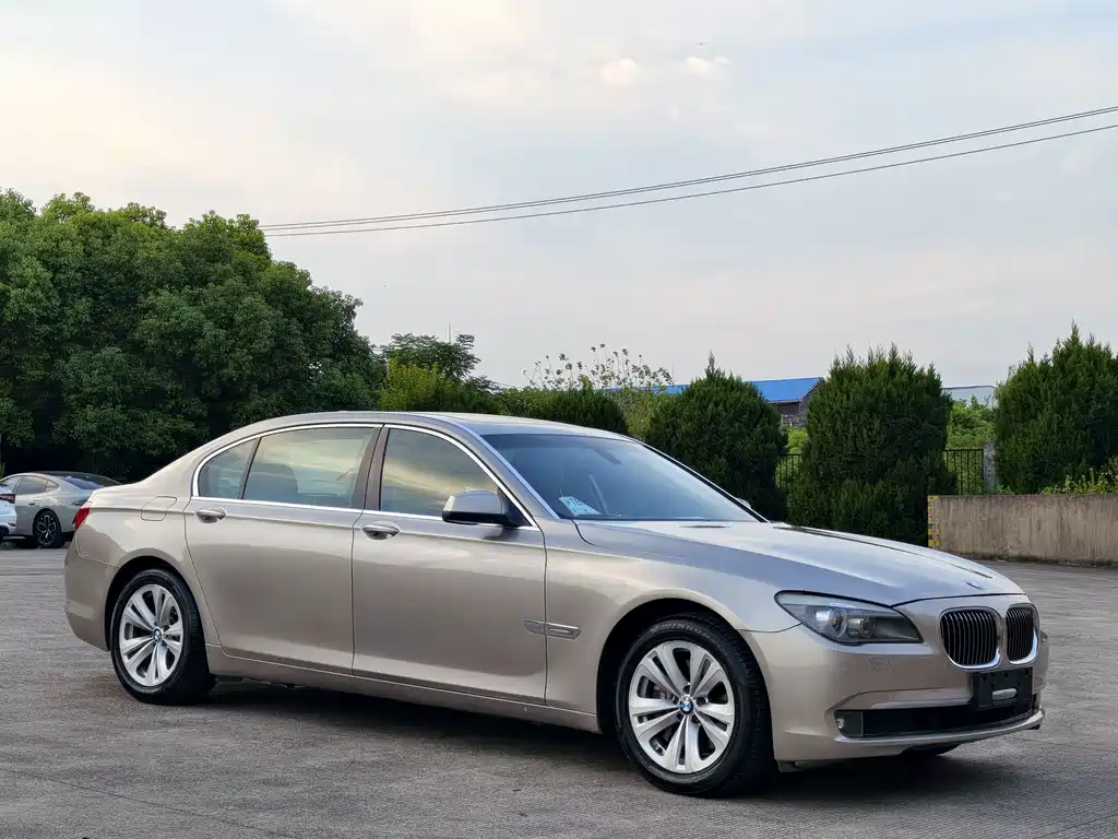 BMW 7 Series — миниатюра 3