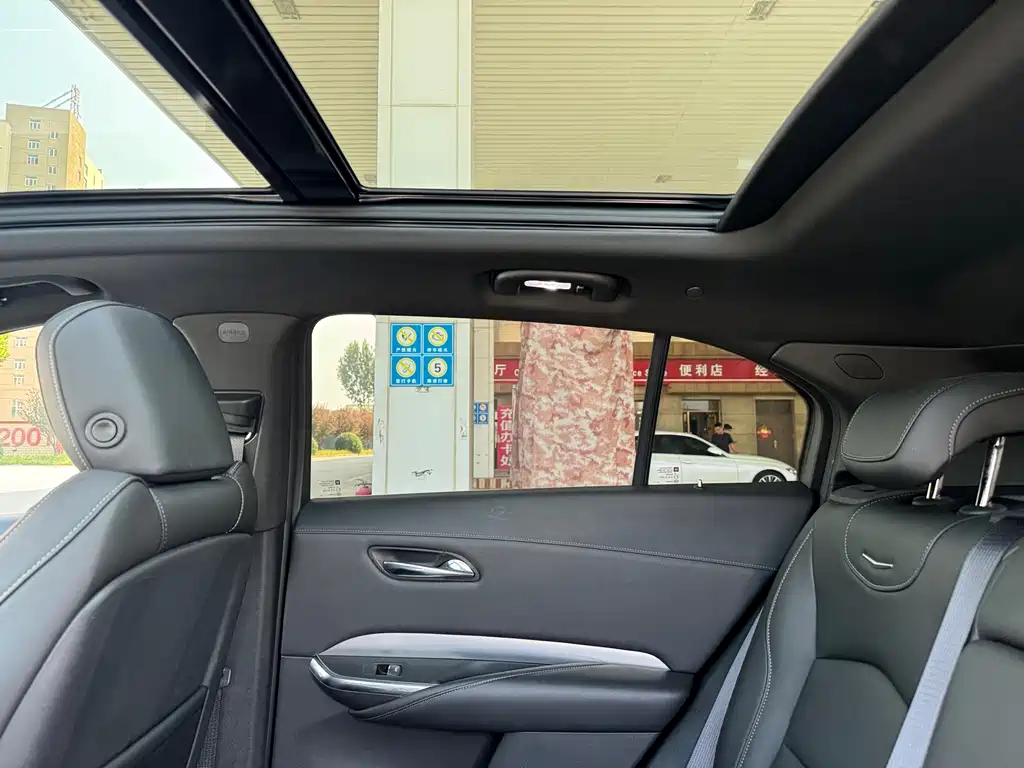 Cadillac XT4 — миниатюра 8