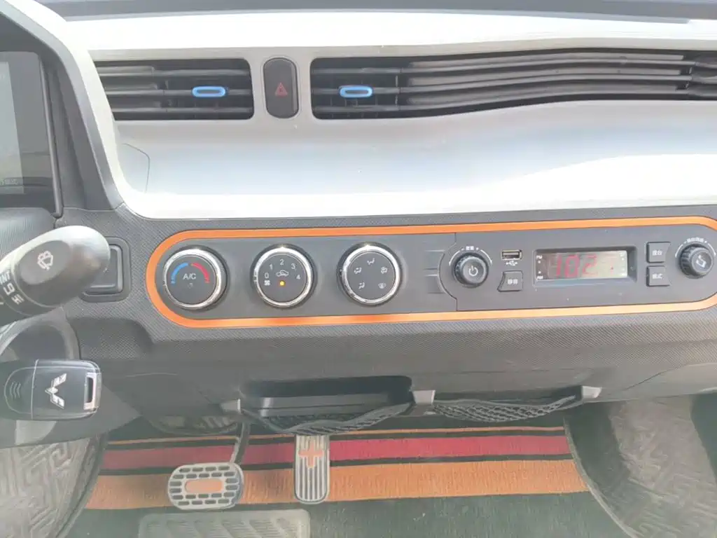Wuling MINIEV — миниатюра 13