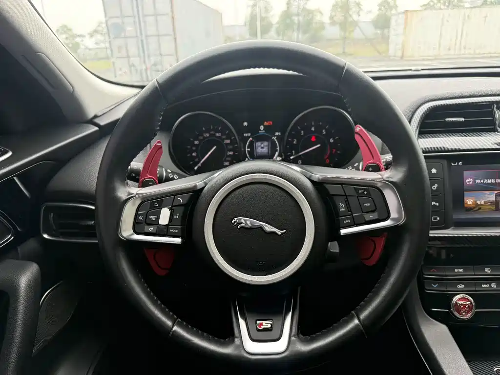 Jaguar F-PACE — миниатюра 7