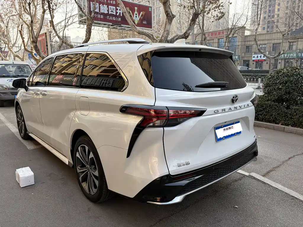 Toyota Granvia 2024 2.5L Luxury PLUS
