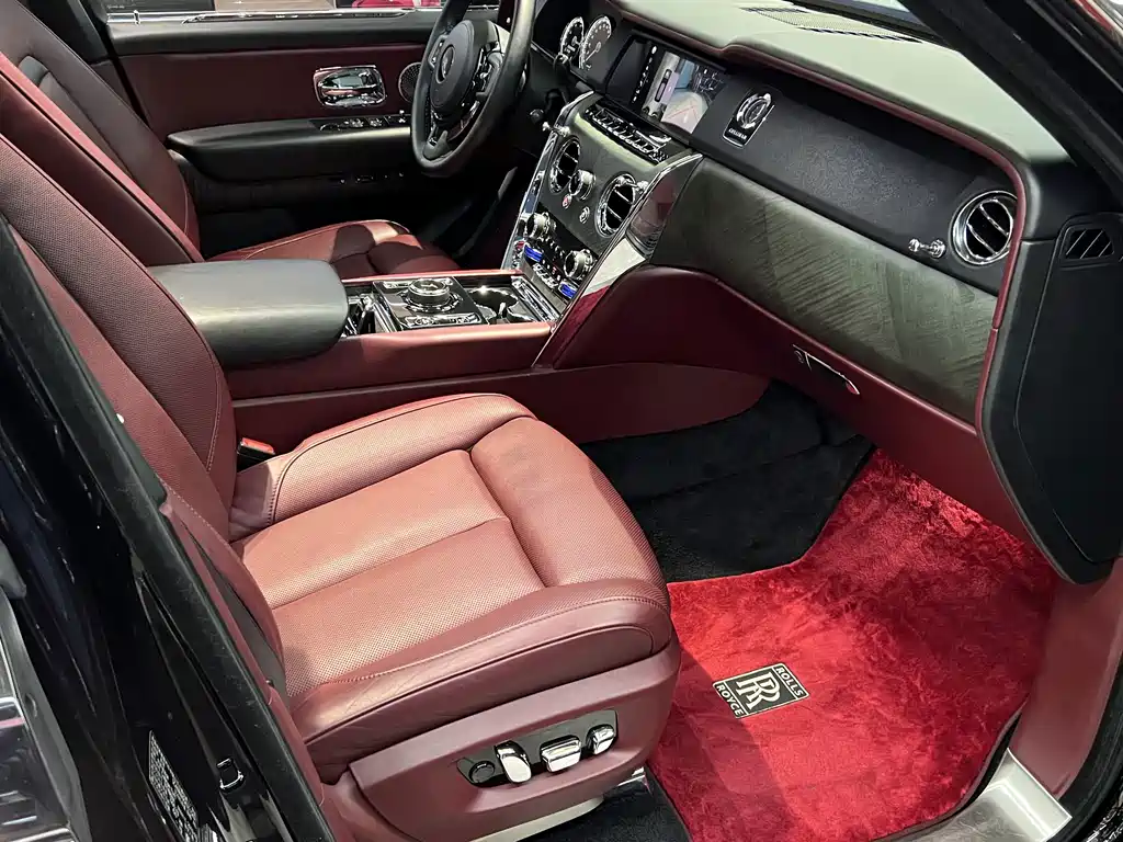 Rolls-Royce Cullinan — миниатюра 9