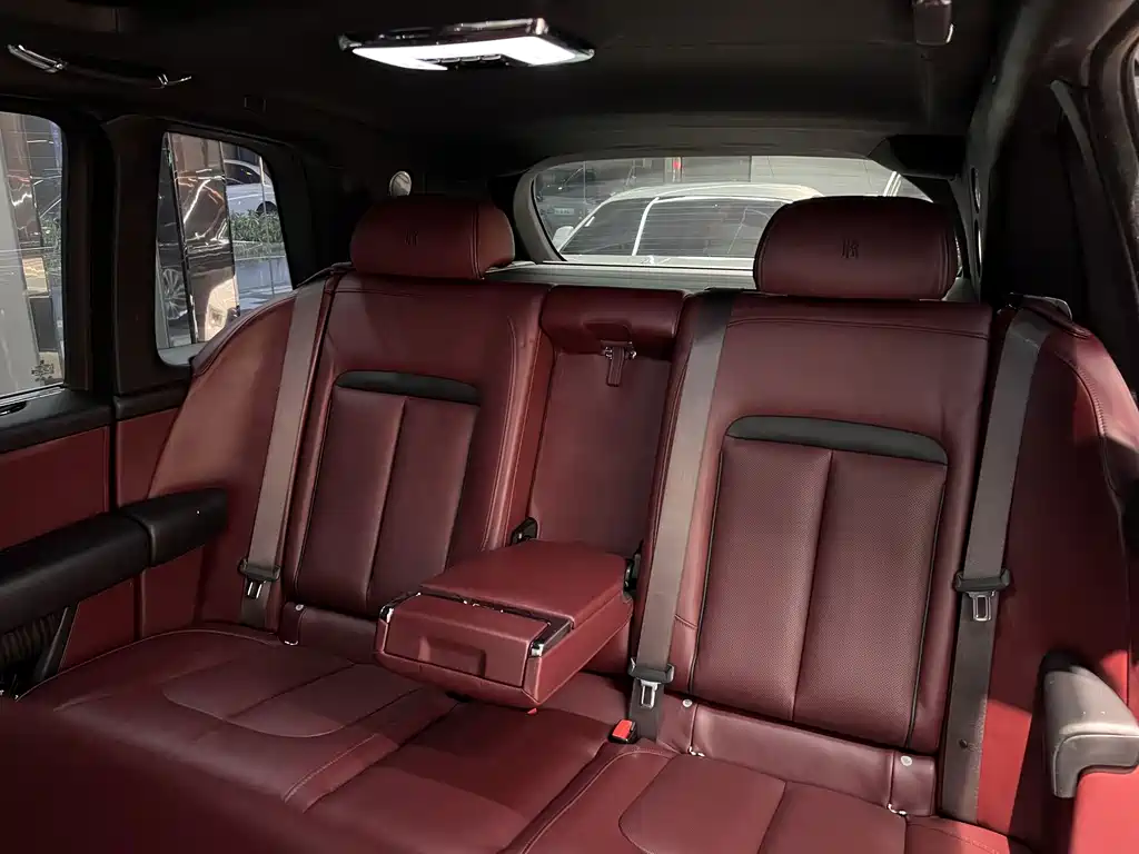 Rolls-Royce Cullinan — миниатюра 11