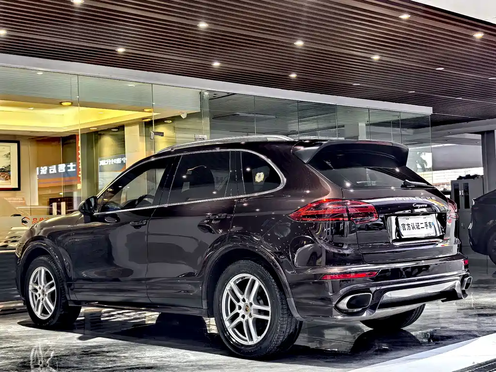 Porsche Cayenne — миниатюра 18