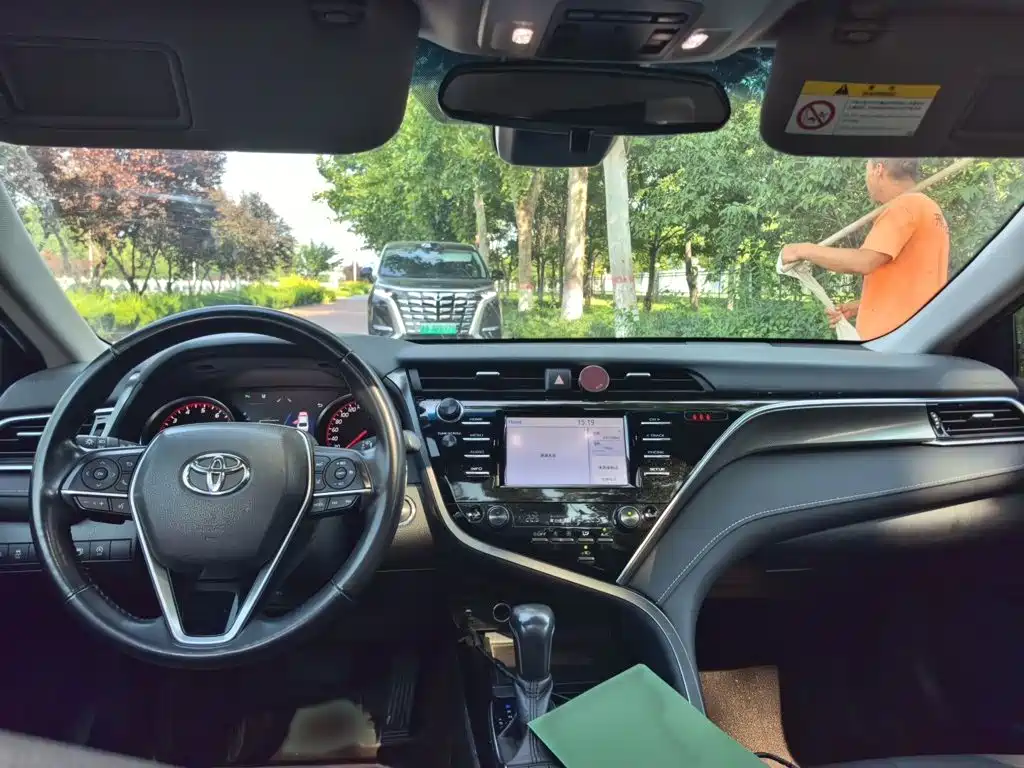 Toyota Camry — миниатюра 13