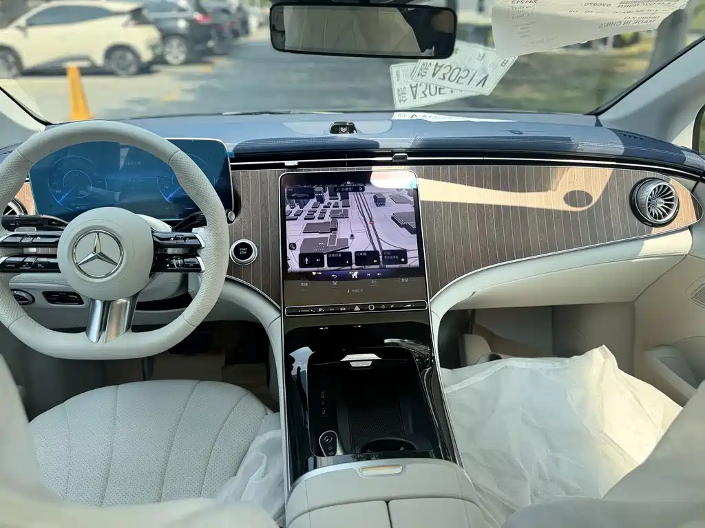 Mercedes-Benz EQE — миниатюра 12