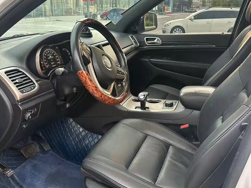 Jeep Grand Cherokee (Import) — миниатюра 7
