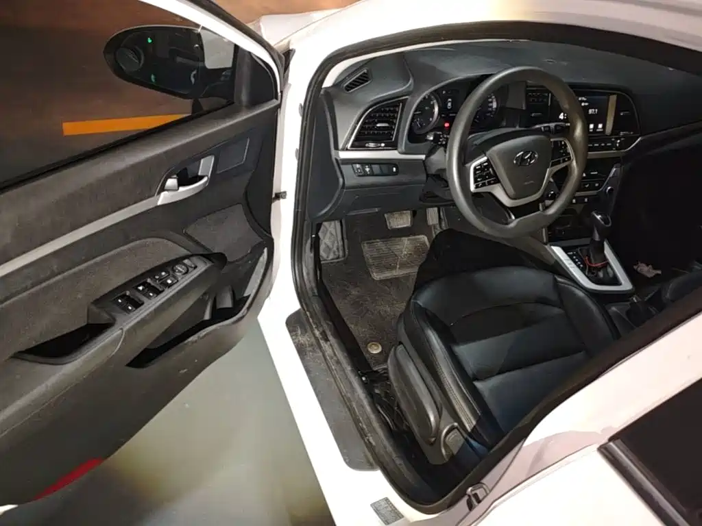 Hyundai Elantra — миниатюра 16