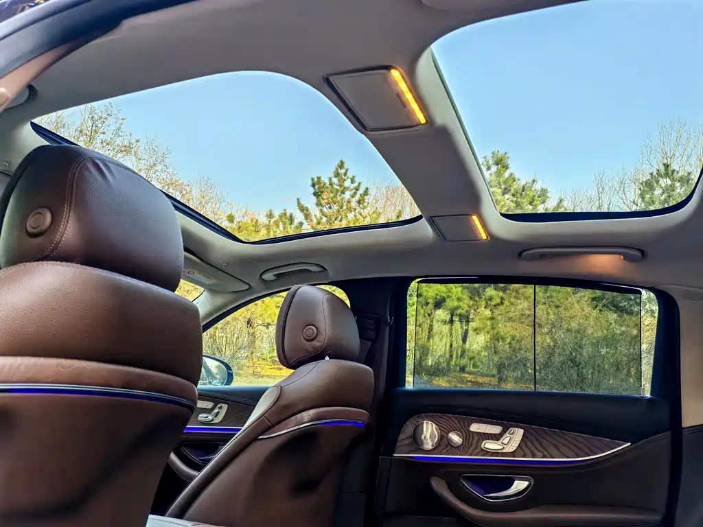 MERCEDES-BENZ E CLASS