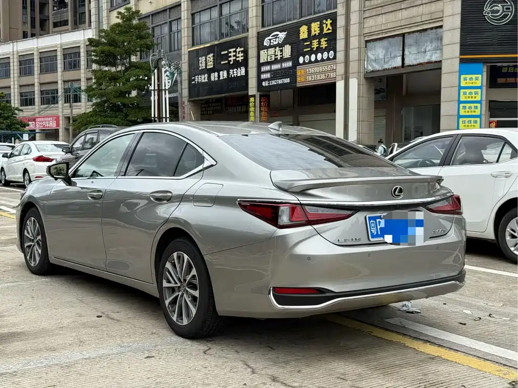 Lexus ES — миниатюра 7