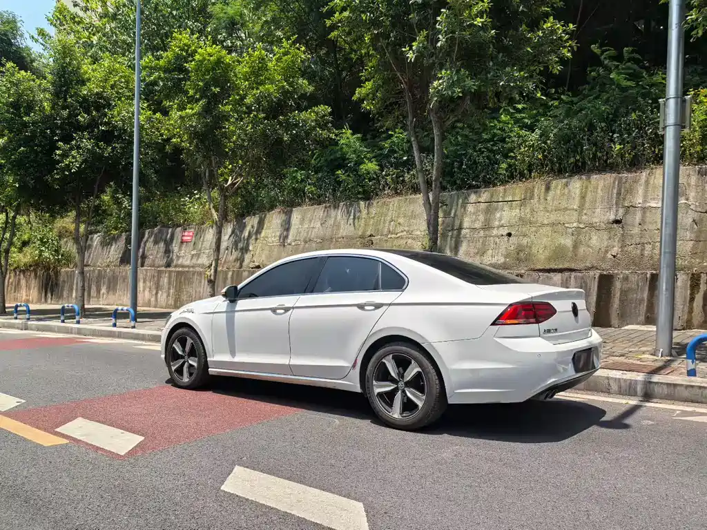 Volkswagen Lamando 2015 330TSI DSG Luxury