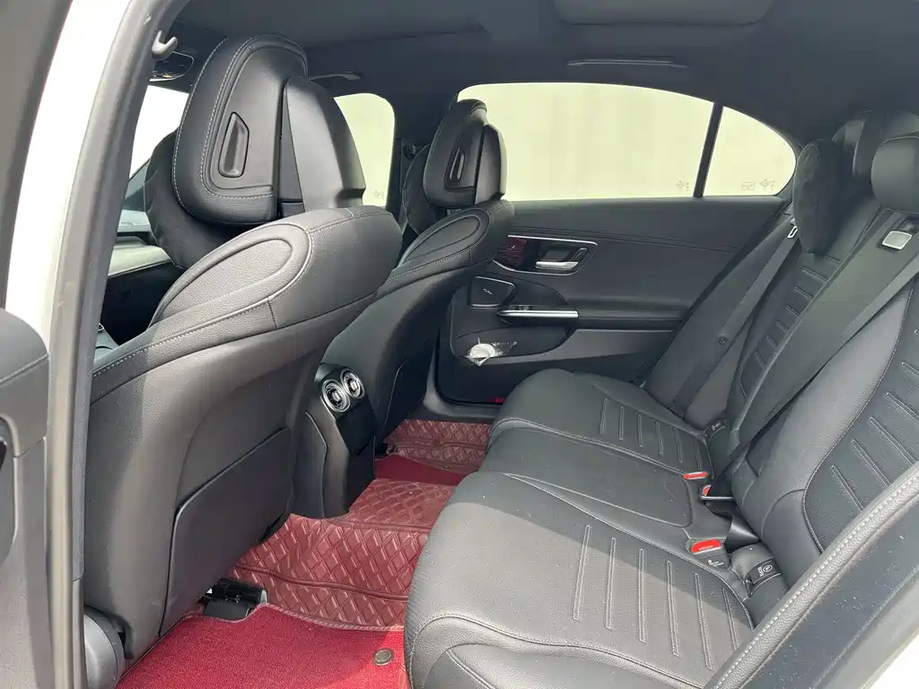 Mercedes-Benz C-Class — миниатюра 10