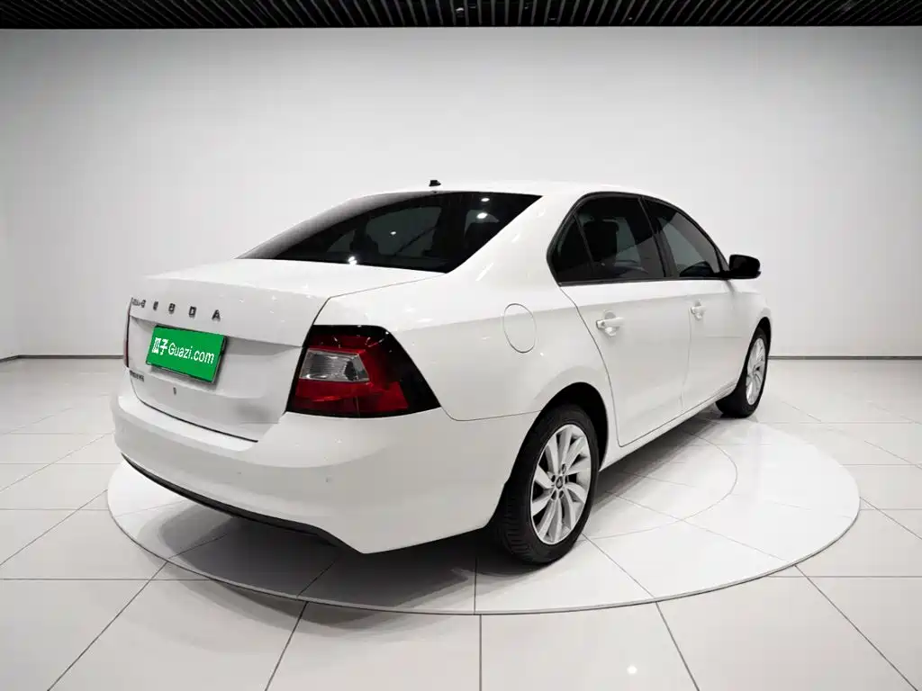 Skoda Rapid — миниатюра 4