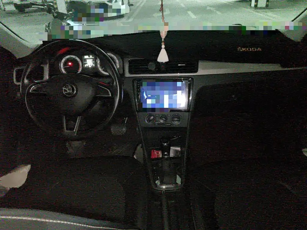 Skoda Rapid — миниатюра 5