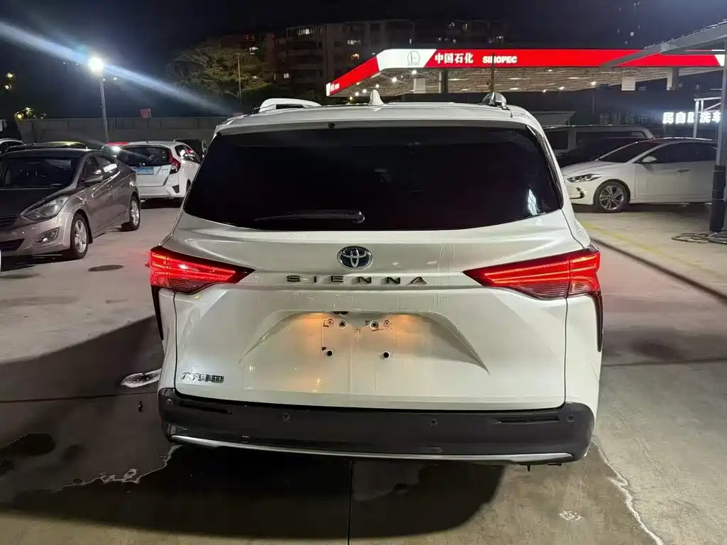 Toyota Sienna — миниатюра 4