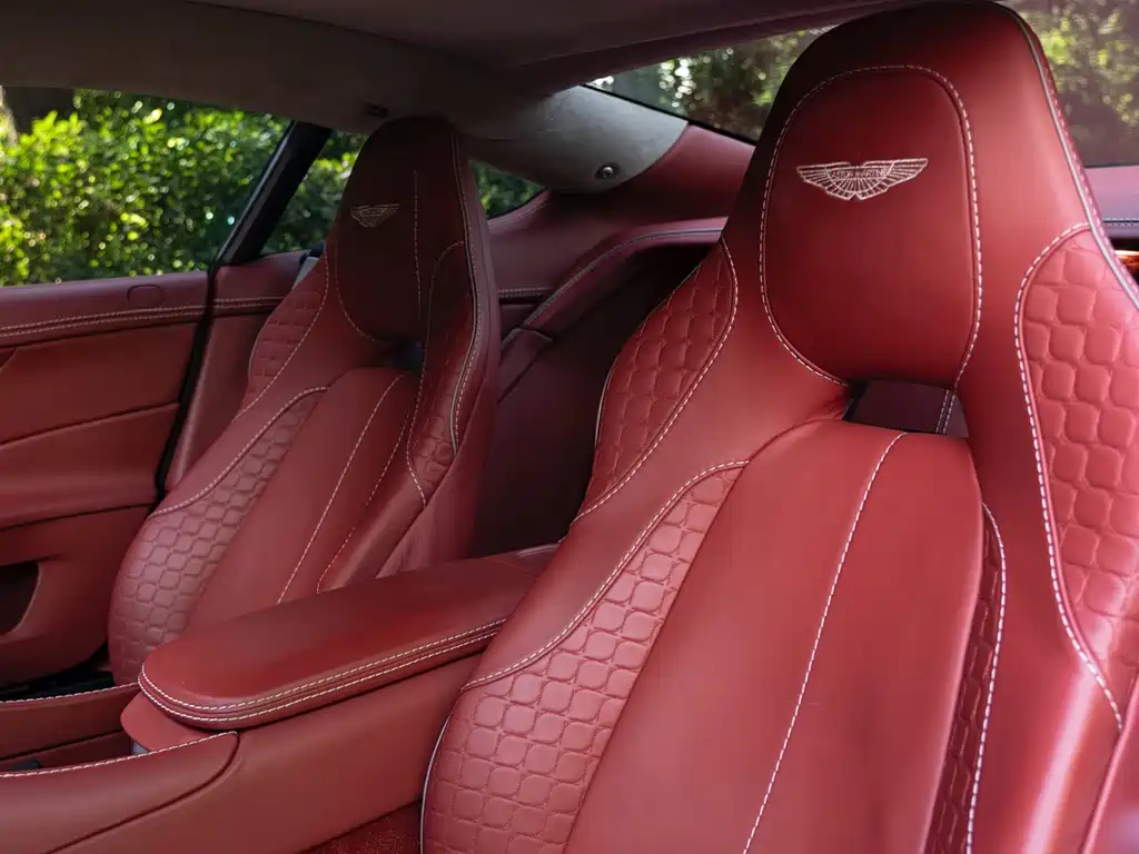 Aston Martin Vanquish — миниатюра 13