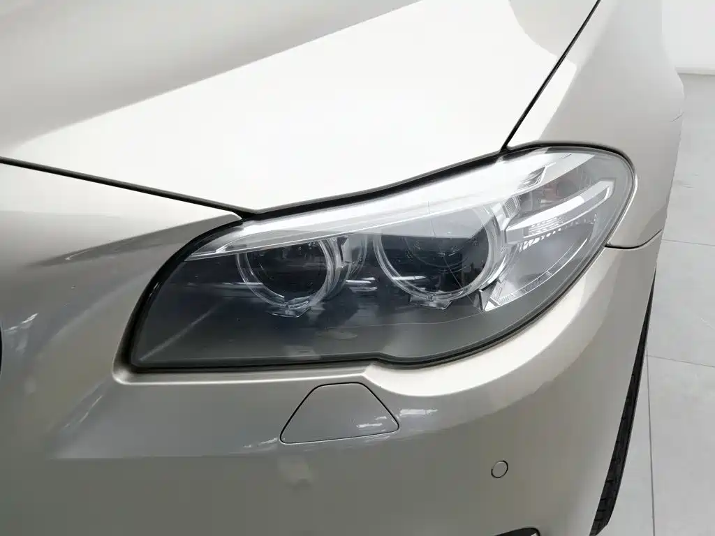 BMW 5 Series — миниатюра 7