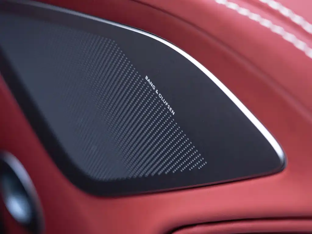 Aston Martin Vanquish — миниатюра 24