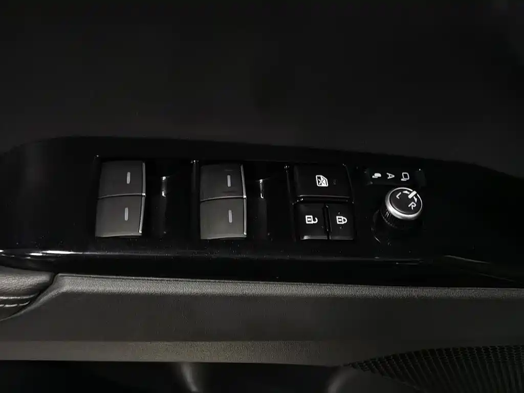 Toyota Camry — миниатюра 9