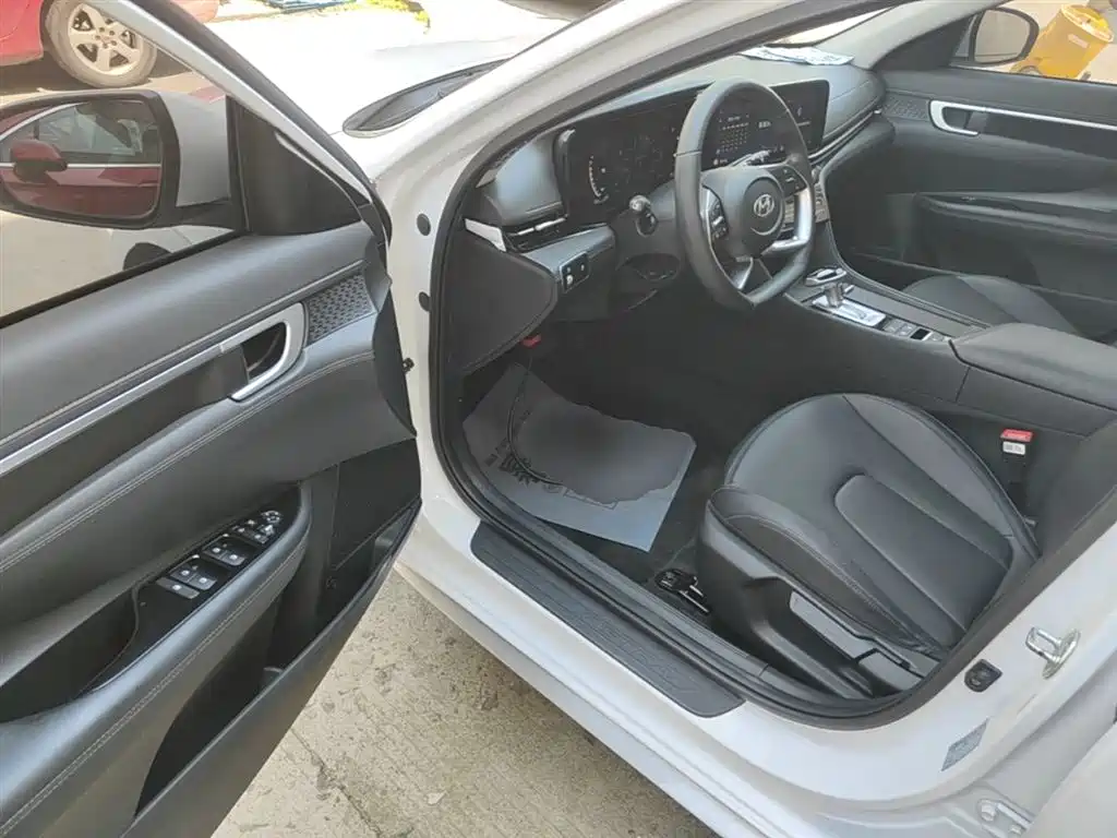 Hyundai MISTRA