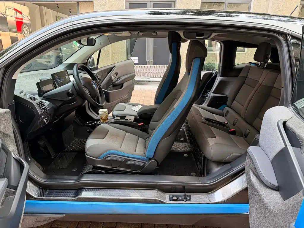 BMW I3