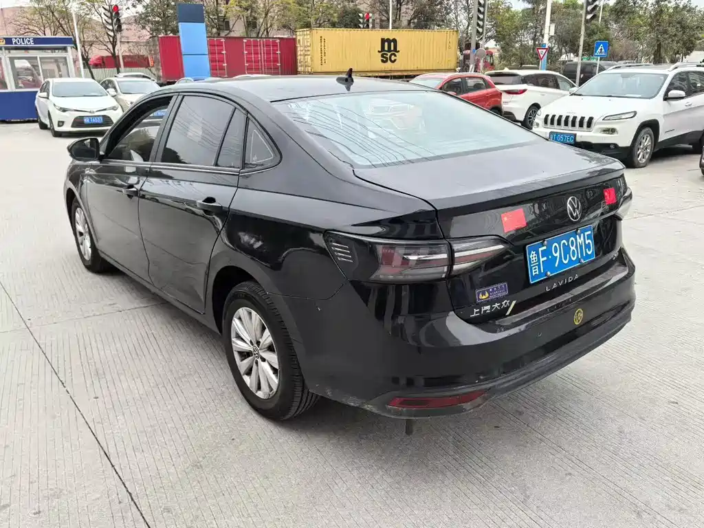 Volkswagen Lavida - фото 2