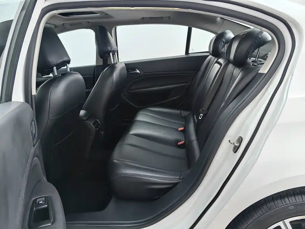 Peugeot 408 — миниатюра 15