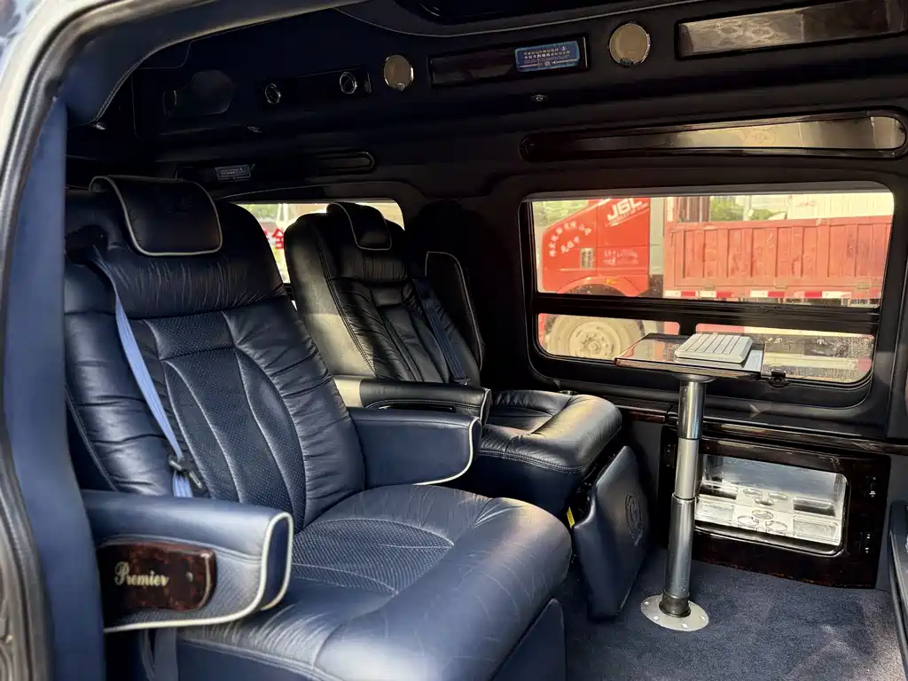 GMC Savana — миниатюра 8
