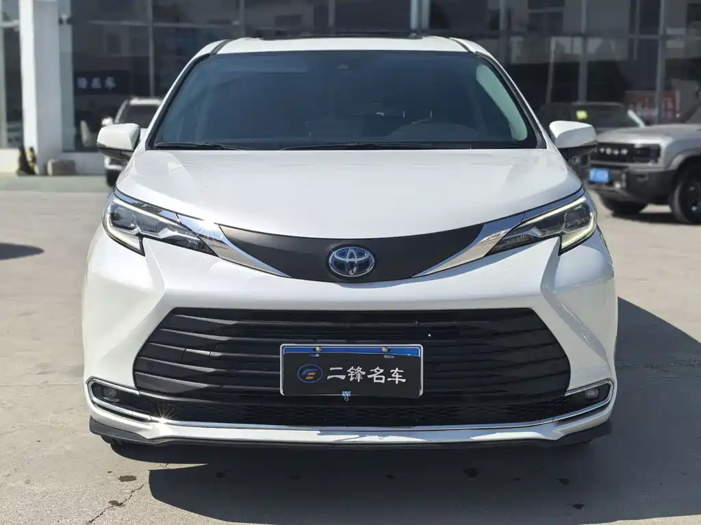 Toyota Sienna — миниатюра 2
