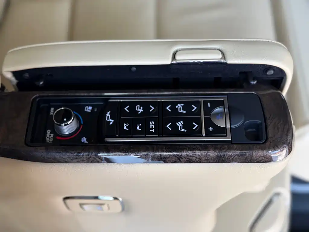 Toyota Alphard — миниатюра 20